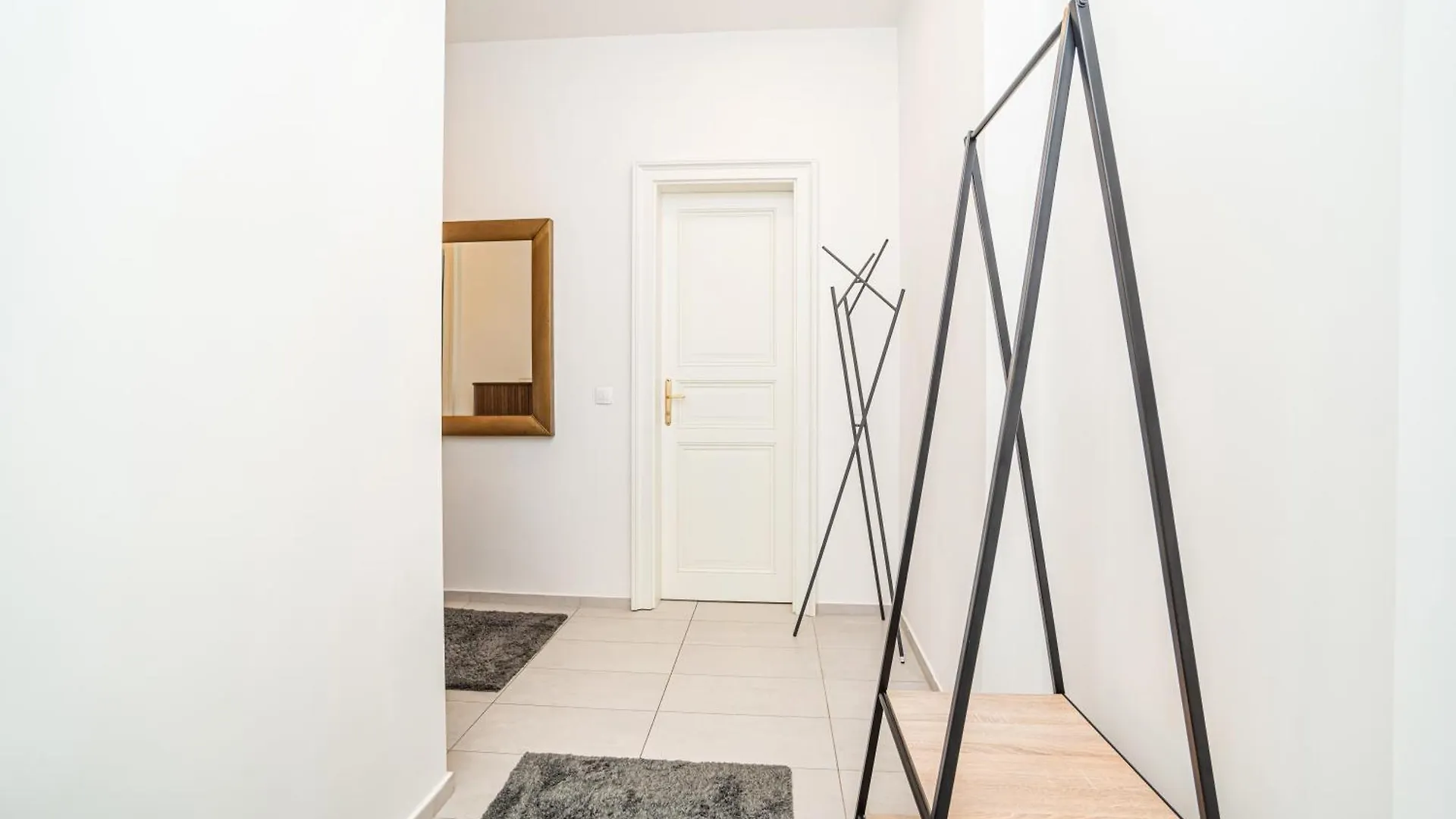Daire Cute Apt With The Terrace And Ac Prag